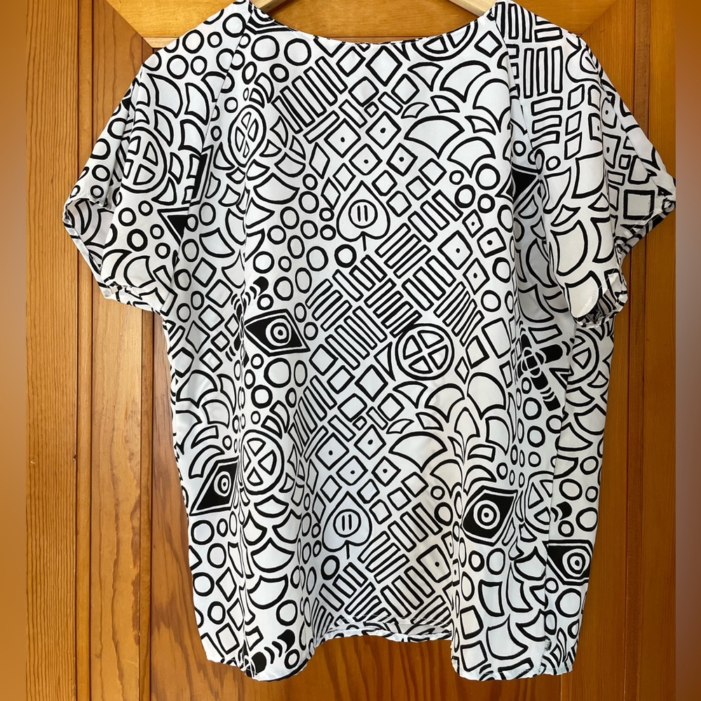 Vintage Impressions Black & White Patterned Blouse